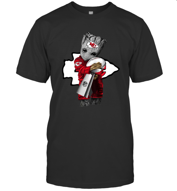 Baby Groot Kansas City Chiefs Hug Super Bowl Champions Men's T-Shirt - kambletee Baby Groot Kansas City Chiefs Hug Super Bowl Champions Men's T-Shirt - kambletee