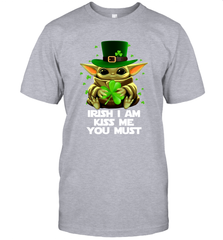 Baby Yoda hug Irish I am kiss me you must Men's T-Shirt - kambletee