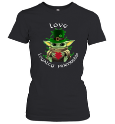 Baby Yoda hug St Patricks Day Irish love loyalty friendship Women's T-Shirt - kambletee
