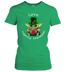 Baby Yoda hug St Patricks Day Irish love loyalty friendship Women's T-Shirt - kambletee