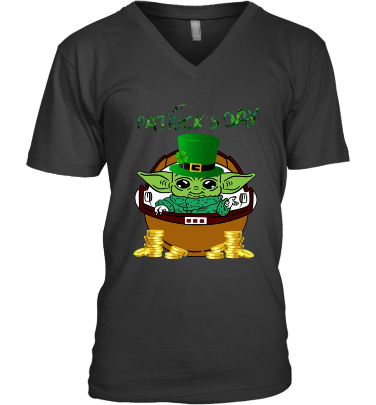 Baby Yoda The Mandalorian Happy St Patrick's Day Men's V-Neck - kambletee