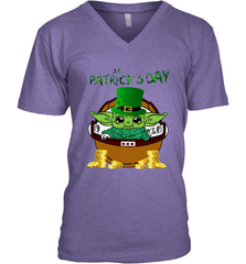 Baby Yoda The Mandalorian Happy St Patrick's Day Men's V-Neck - kambletee