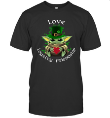 Baby Yoda hug St Patricks Day Irish love loyalty friendship Men's T-Shirt - kambletee