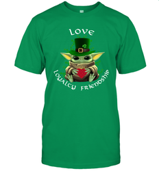 Baby Yoda hug St Patricks Day Irish love loyalty friendship Men's T-Shirt - kambletee