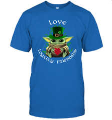 Baby Yoda hug St Patricks Day Irish love loyalty friendship Men's T-Shirt - kambletee