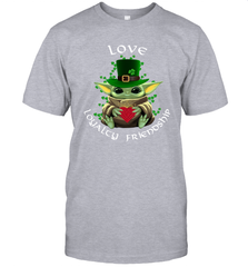 Baby Yoda hug St Patricks Day Irish love loyalty friendship Men's T-Shirt - kambletee