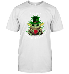 Baby Yoda hug St Patricks Day Irish love loyalty friendship Men's T-Shirt - kambletee