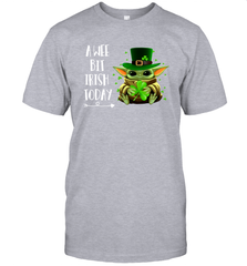 Baby Yoda hug St Patricks Day a wee bit Irish today Men's T-Shirt - kambletee