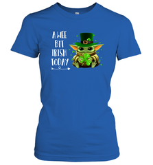 Baby Yoda hug St Patricks Day a wee bit Irish today Women's T-Shirt - kambletee